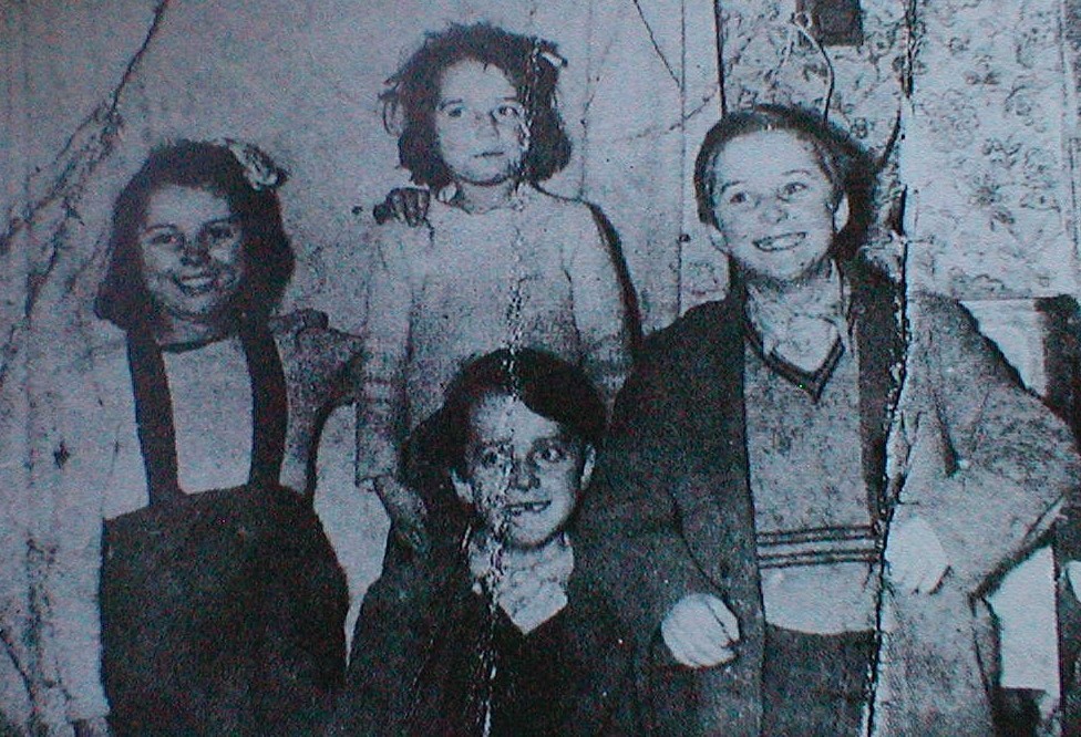 Christina, à gauche, avec ses frères et