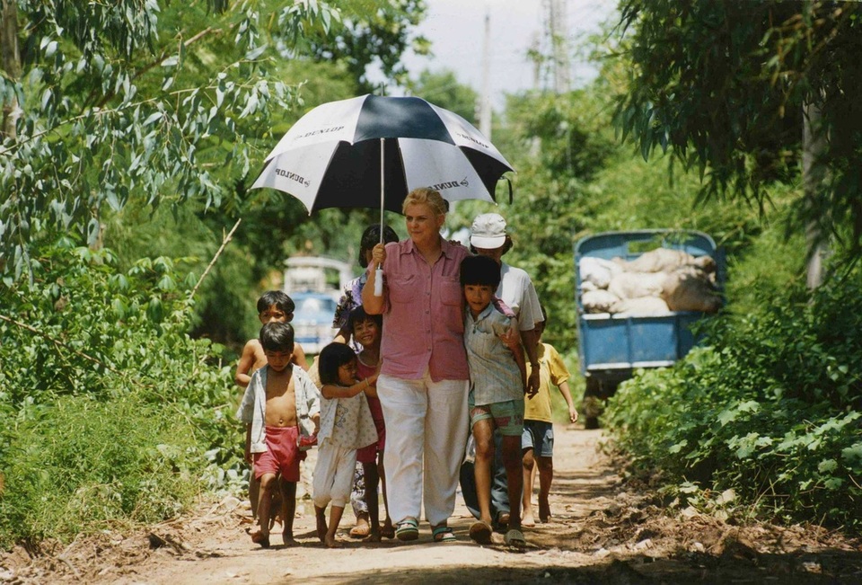 Christina et les enfants de la Sunshine School au Vietnam